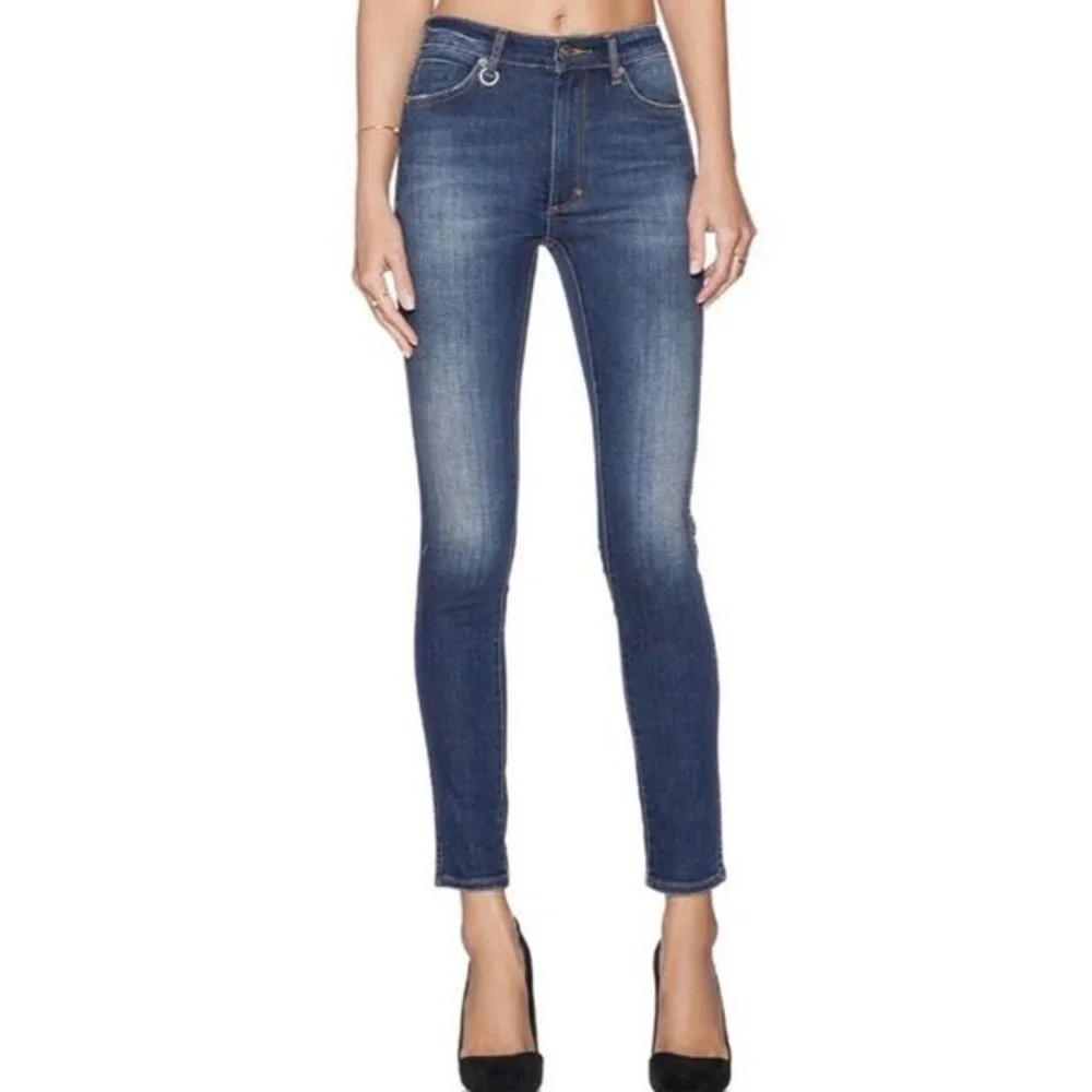 NWT Neuw Mid Rise Skinny Berlin Blue Jean Women’s Size 25” Faded Slight Distress